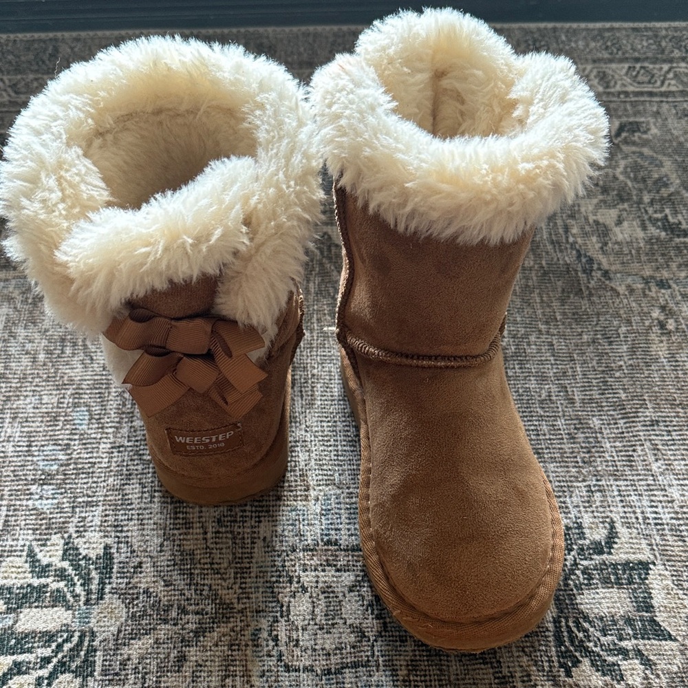 Weestep Fur-Lined Boots with bows size 12